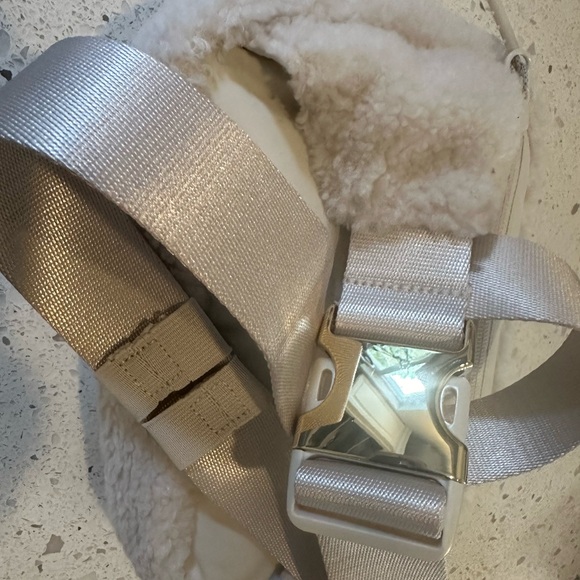 Lululemon Everyday Belt Bag Fleece Large White Opal with gold accessories - Picture 10 of 11